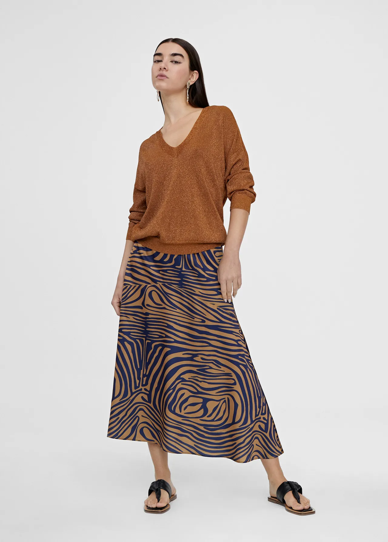 falda_midi_estampado_cebra_2.webp Lola Casademunt Vestidos Y Faldas<Falda midi estampado cebra MARRON-AZUL