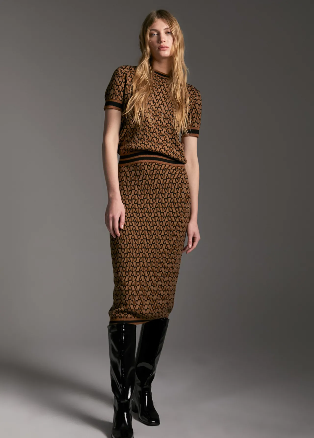 falda_monograma_bicolor_0.webp Lola Casademunt Vestidos Y Faldas<Falda monograma bicolor MARRON-NEGRO