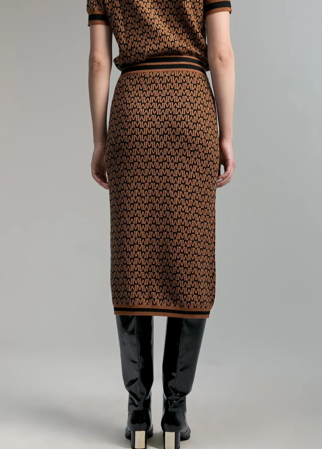 falda_monograma_bicolor_4.webp Lola Casademunt Vestidos Y Faldas<Falda monograma bicolor MARRON-NEGRO