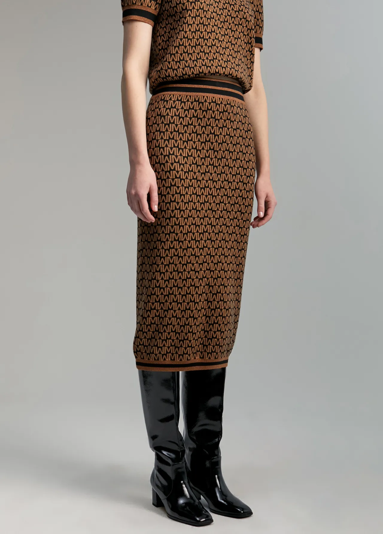 falda_monograma_bicolor_5.webp Lola Casademunt Vestidos Y Faldas<Falda monograma bicolor MARRON-NEGRO