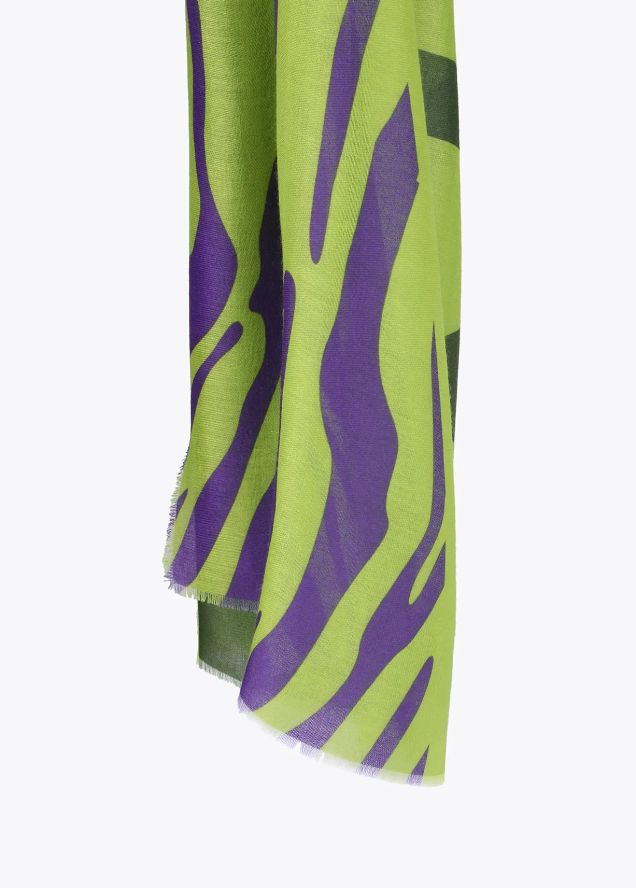 fular_maxi_logo_y_animal_3.webp Lola Casademunt Animal Print | Bufandas Y Pañuelos<Fular maxi logo y animal NEGRO-VERDE