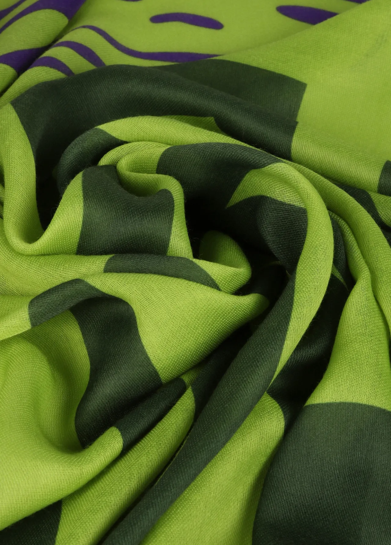 fular_maxi_logo_y_animal_5.webp Lola Casademunt Animal Print | Bufandas Y Pañuelos<Fular maxi logo y animal NEGRO-VERDE