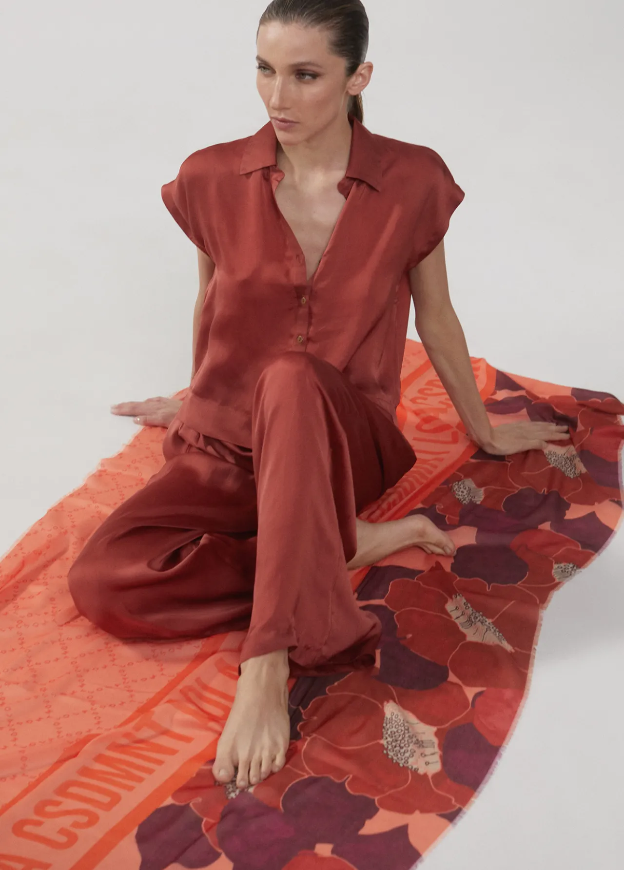 fulard_tonos_naranaja_2.webp Lola Casademunt Accesorios<Fulard tonos naranaja NARANJA-ROJO