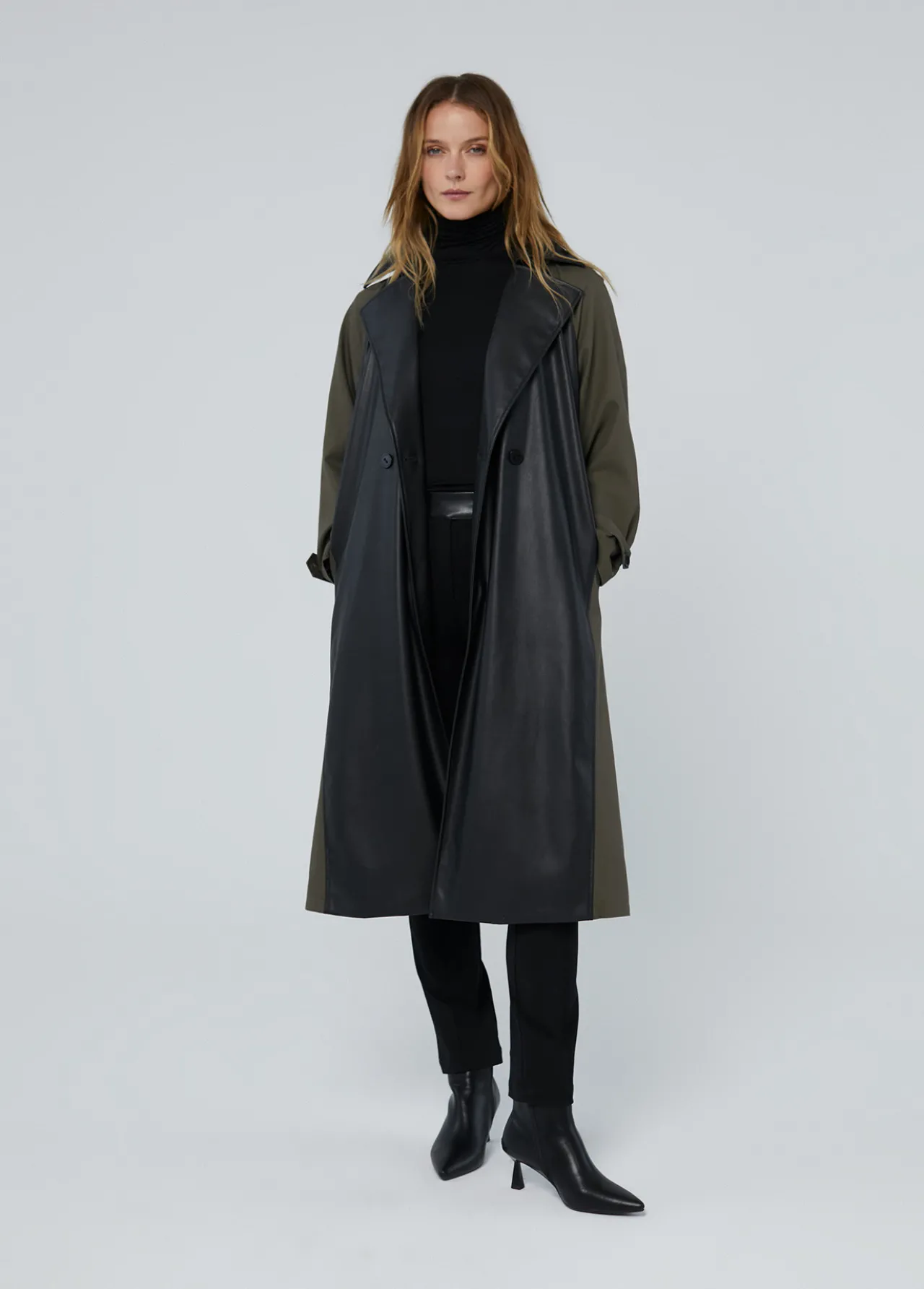gabardina_combinada_efecto_piel_5.webp Lola Casademunt Chaquetas Y Gabardinas<Gabardina combinada efecto piel NEGRO-VERDE