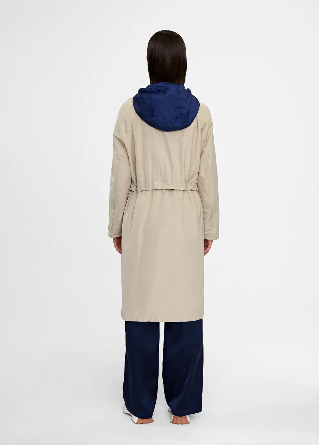 gabardina_con_capucha_1.webp Lola Casademunt Chaquetas Y Gabardinas | Abrigos Y Cazadoras<Gabardina con capucha BEIG