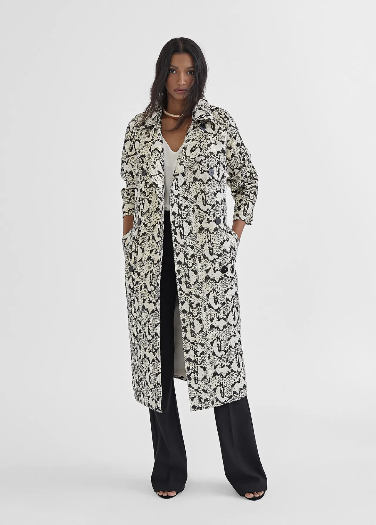 gabardina_efecto_serpiente_1.webp Lola Casademunt Chaquetas Y Gabardinas | Abrigos Y Cazadoras<Gabardina efecto serpiente NEGRO-MARRON