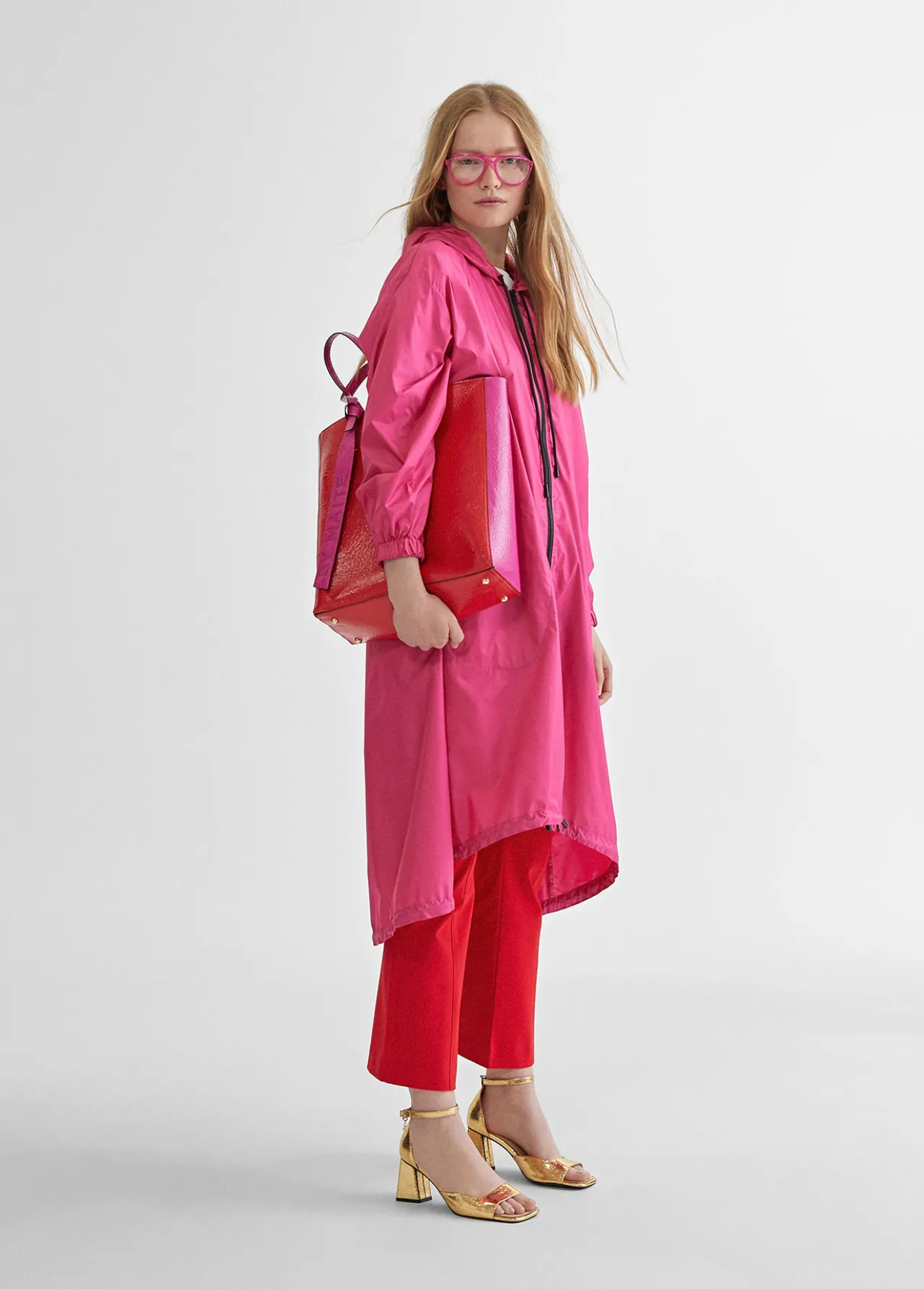 gabardina_raincoat_0.webp Lola Casademunt Chaquetas Y Gabardinas<Gabardina raincoat FUCSIA