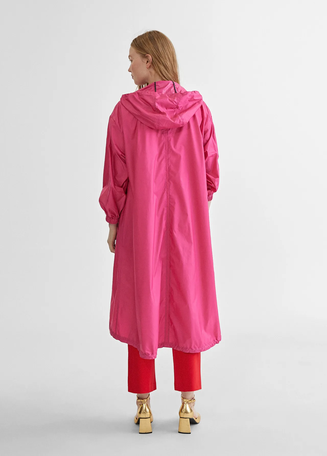 gabardina_raincoat_2.webp Lola Casademunt Chaquetas Y Gabardinas<Gabardina raincoat FUCSIA