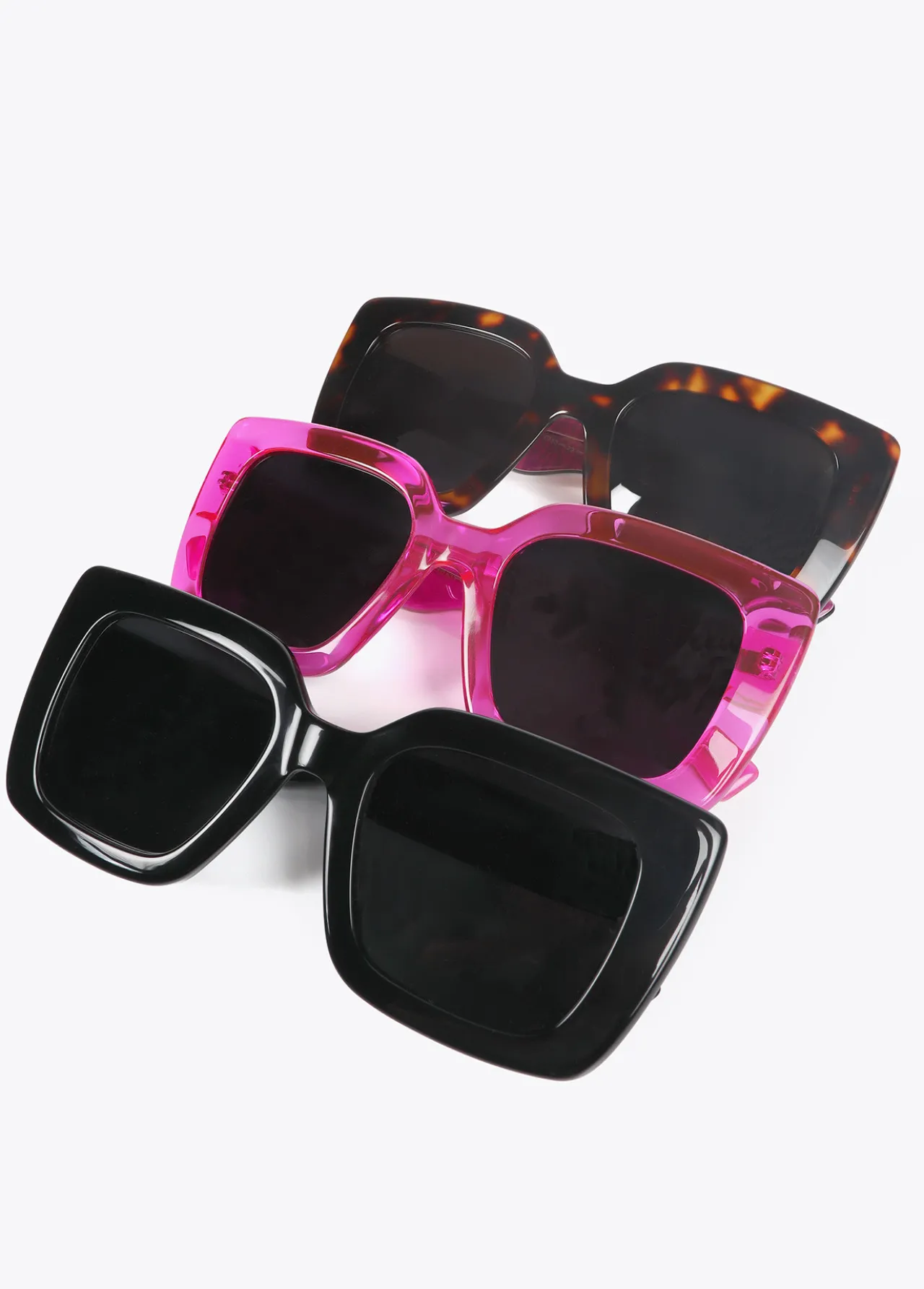 gafas_de_sol_fabricadas_en_acetato_con_forma_cuadrada_varillas_personalizadas_0.webp Lola Casademunt Gafas<Gafas de sol fabricadas en acetato con forma cuadrada. Varillas personalizadas. NEGRO-MARRON