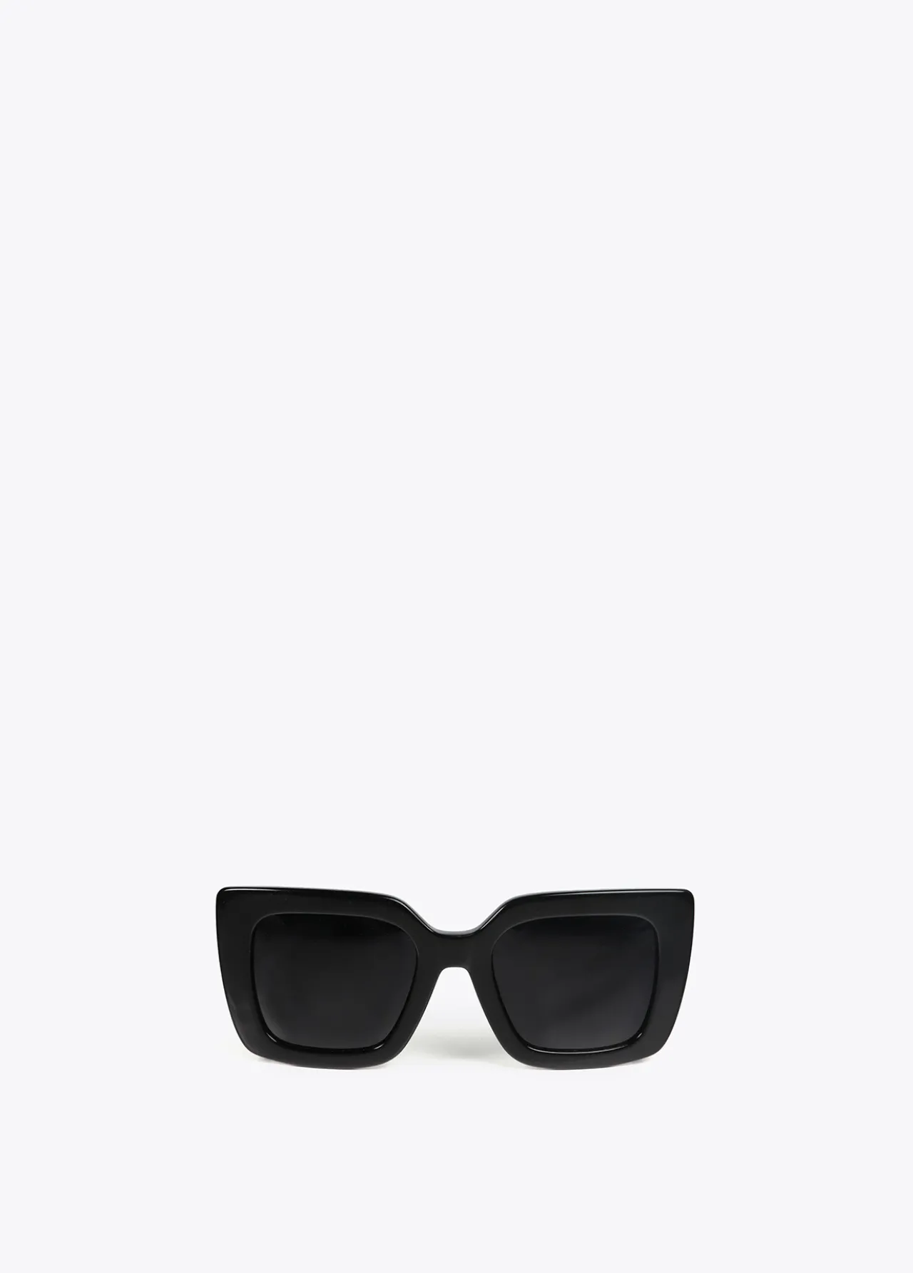 gafas_de_sol_fabricadas_en_acetato_con_forma_cuadrada_varillas_personalizadas_1.webp Lola Casademunt Gafas<Gafas de sol fabricadas en acetato con forma cuadrada. Varillas personalizadas. NEGRO-MARRON