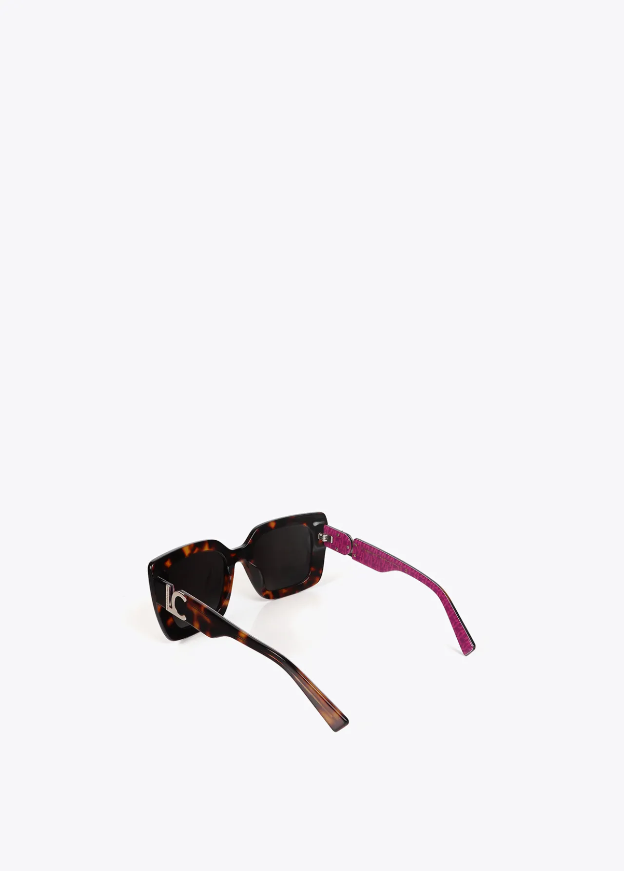 gafas_de_sol_fabricadas_en_acetato_con_forma_cuadrada_varillas_personalizadas_4-1.webp Lola Casademunt Gafas<Gafas de sol fabricadas en acetato con forma cuadrada. Varillas personalizadas. NEGRO-MARRON