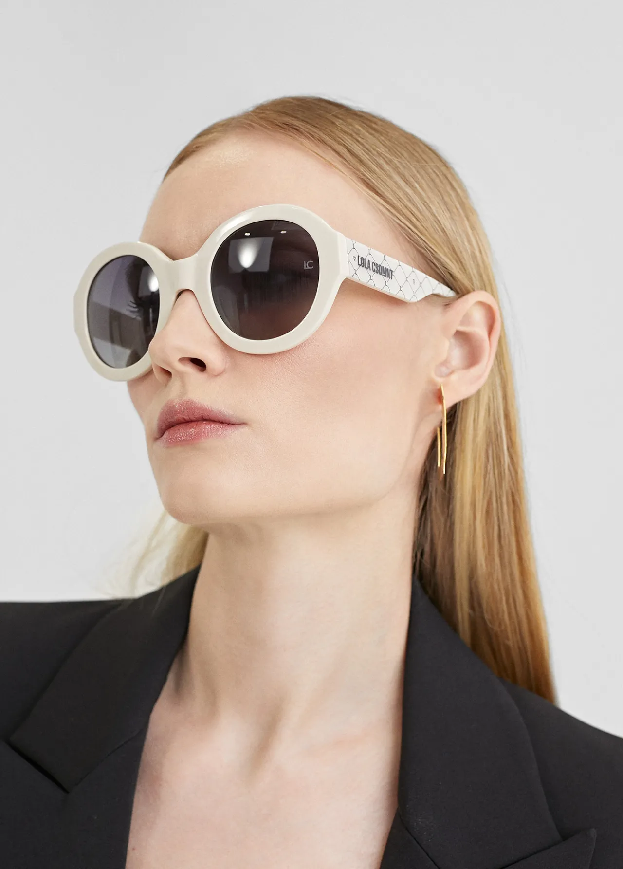 gafas_de_sol_redondas_9.webp Lola Casademunt Otros Complementos | Gafas<Gafas de sol redondas NEGRO