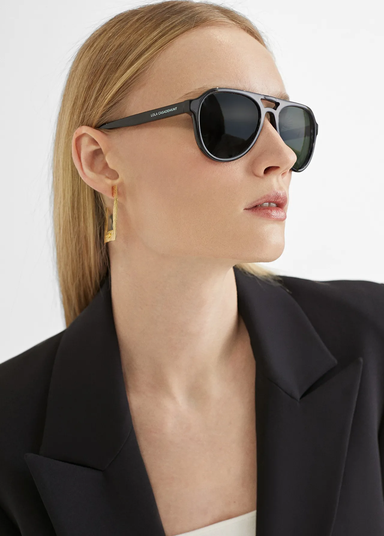 gafas_de_sol_tipo_aviador_0-1.webp Lola Casademunt Otros Complementos | Gafas<Gafas de sol tipo aviador NEGRO