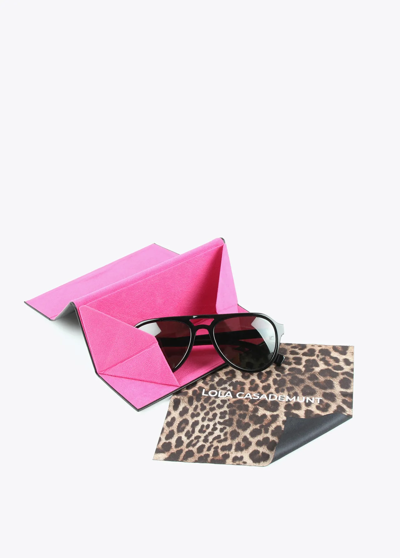 gafas_de_sol_tipo_aviador_2-1.webp Lola Casademunt Otros Complementos | Gafas<Gafas de sol tipo aviador NEGRO