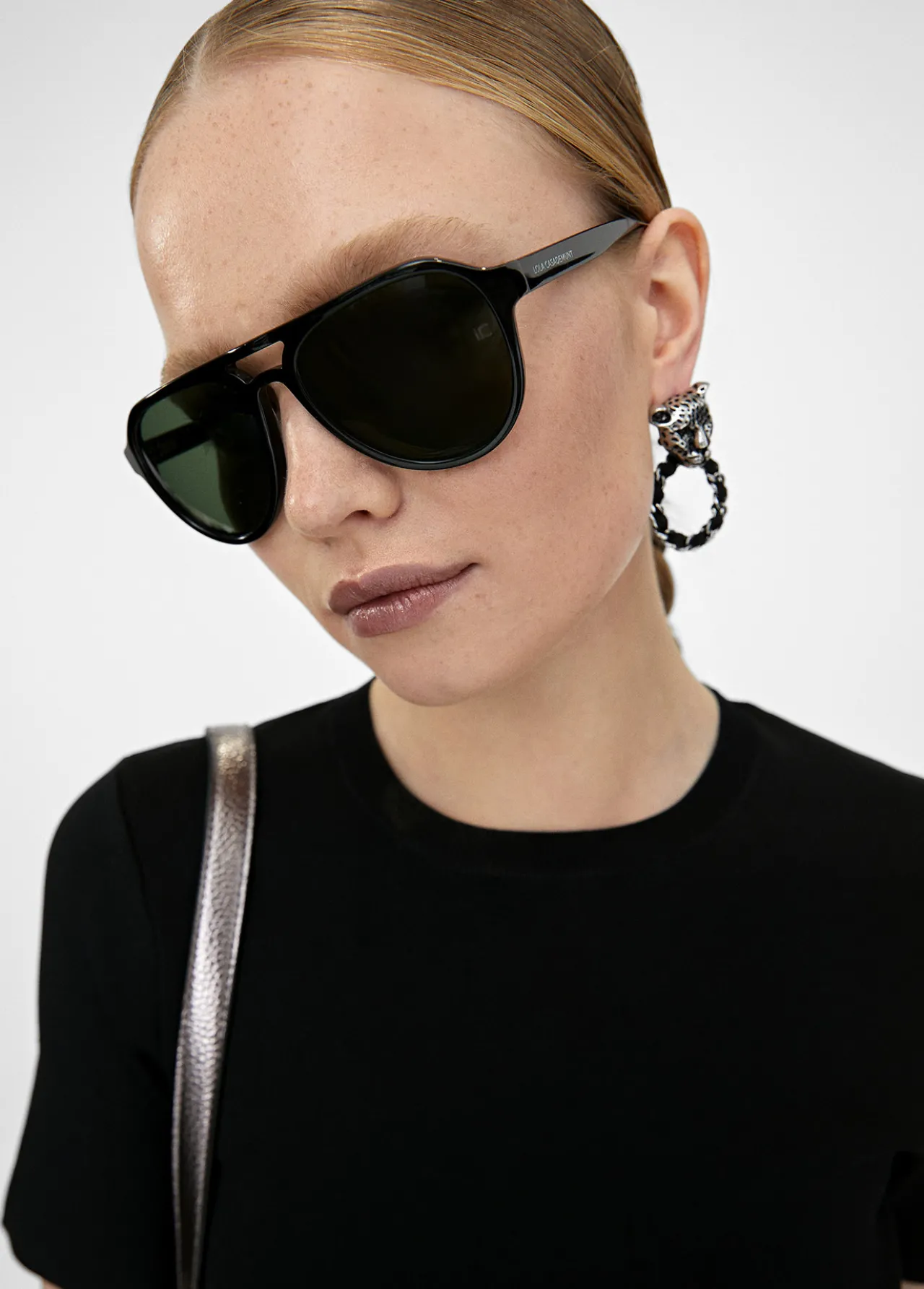 gafas_de_sol_tipo_aviador_3-1.webp Lola Casademunt Otros Complementos | Gafas<Gafas de sol tipo aviador NEGRO