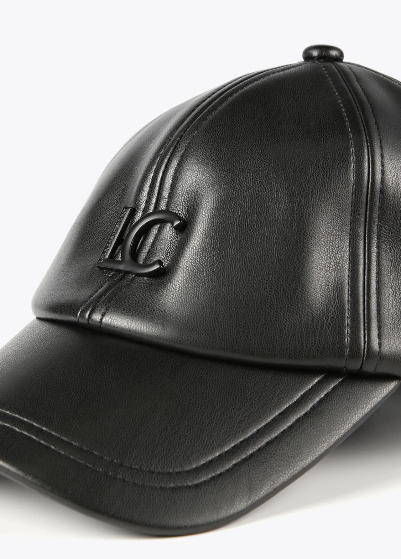 gorra_efecto_piel_1-2.webp Lola Casademunt Gorros Sombreros Y Guantes<Gorra efecto piel ROSA