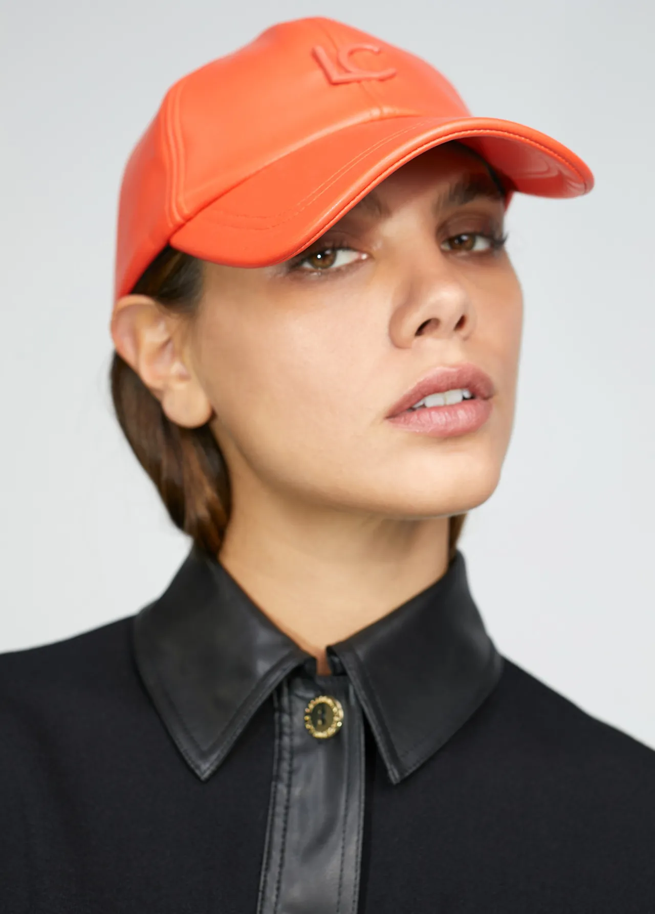 gorra_efecto_piel_1-3.webp Lola Casademunt Gorros Sombreros Y Guantes<Gorra efecto piel ROSA