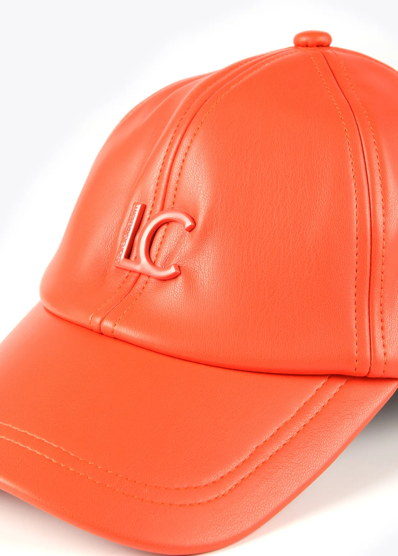 gorra_efecto_piel_2-3.webp Lola Casademunt Gorros Sombreros Y Guantes<Gorra efecto piel ROSA