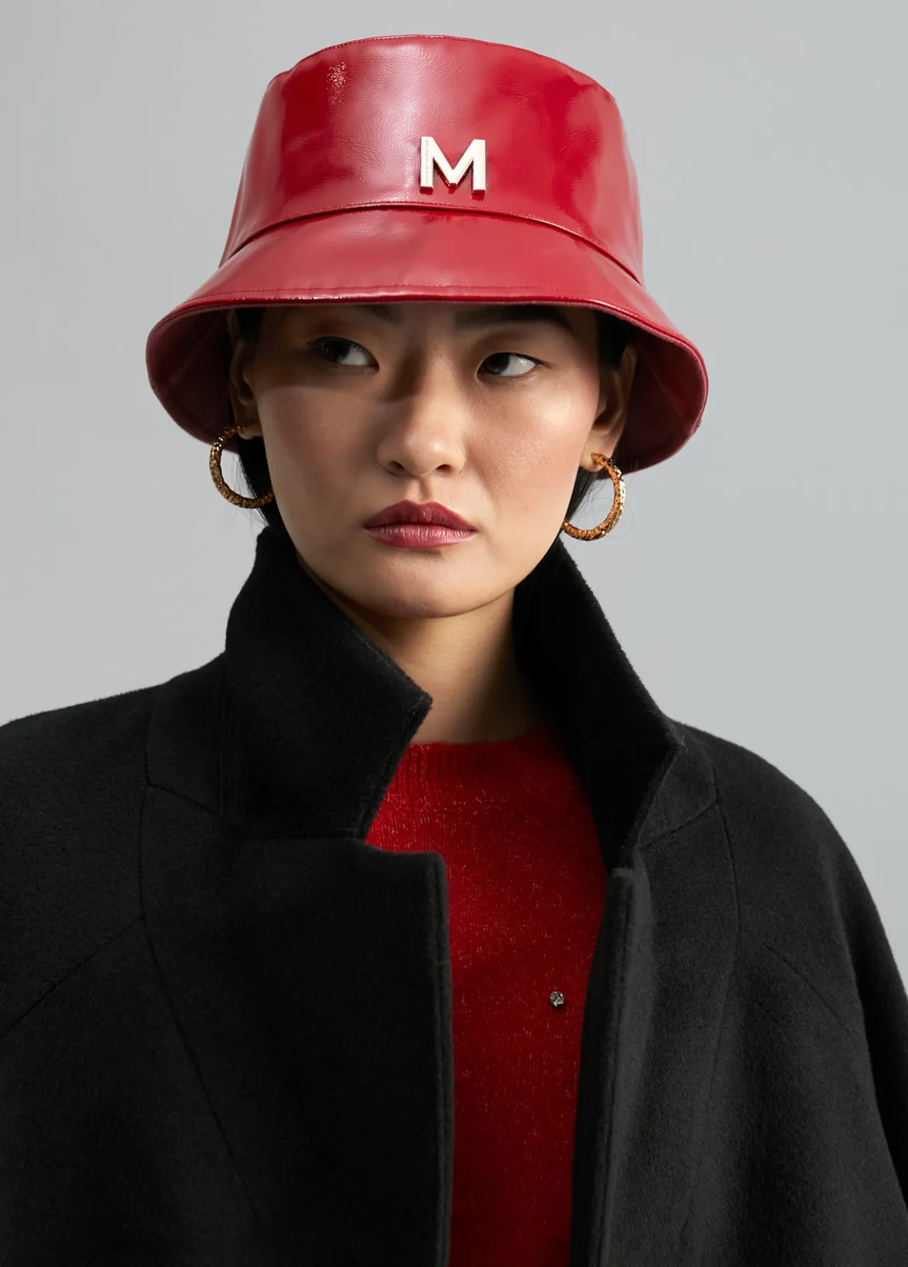 gorro_tipo_bucket_4.webp Lola Casademunt Gorros Sombreros Y Guantes<Gorro tipo bucket ROJO