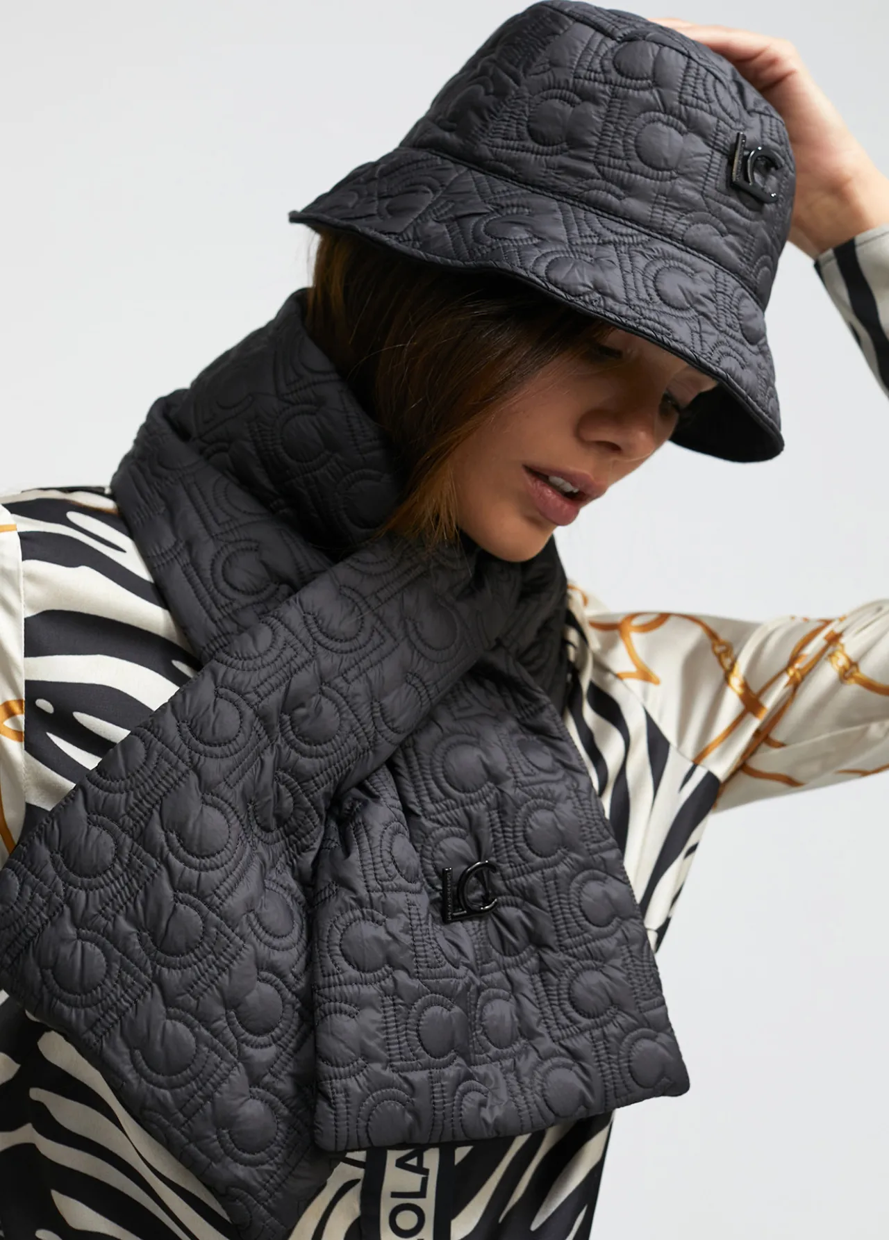 Lola Casademunt Gorros Sombreros Y Guantes<Gorro tipo bucket acolchado NEGRO