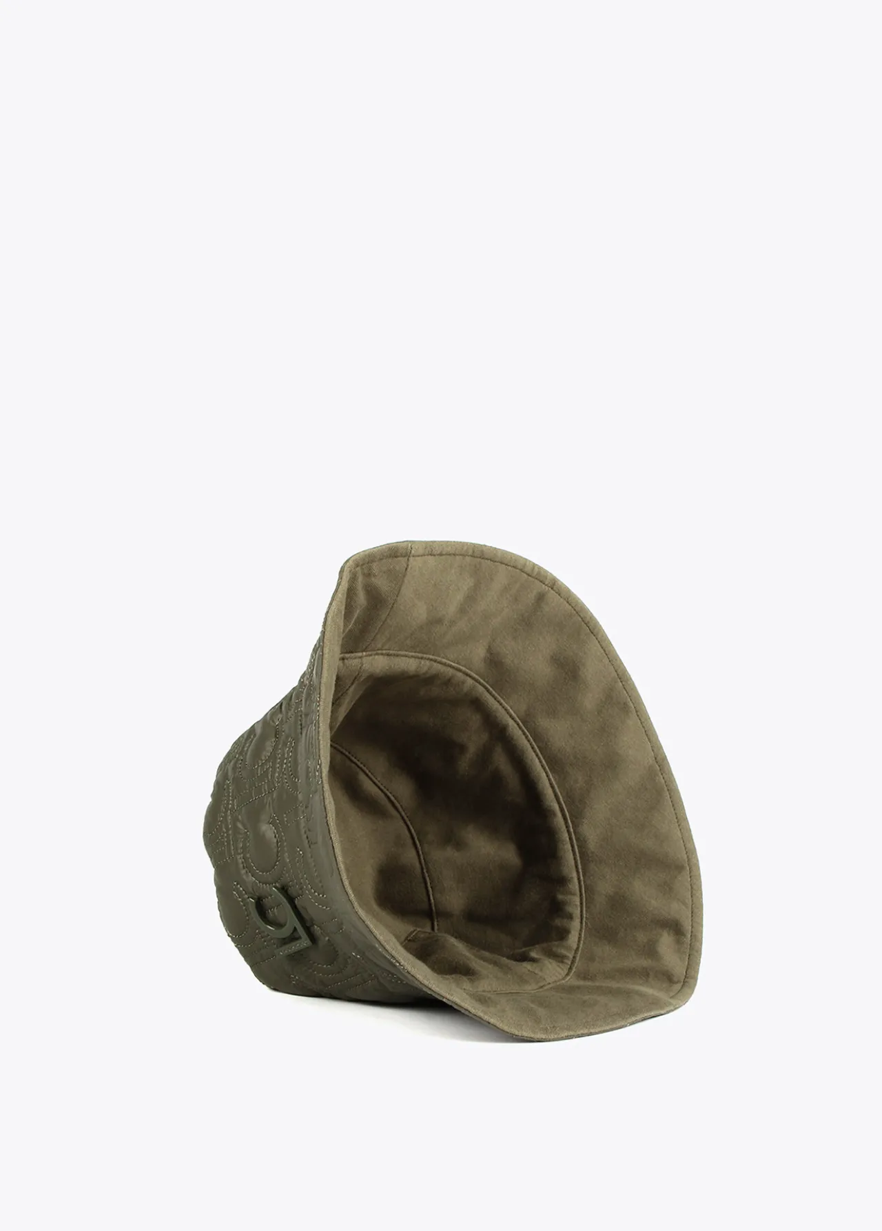 gorro_tipo_bucket_acolchado_4-3.webp Lola Casademunt Gorros Sombreros Y Guantes<Gorro tipo bucket acolchado NEGRO