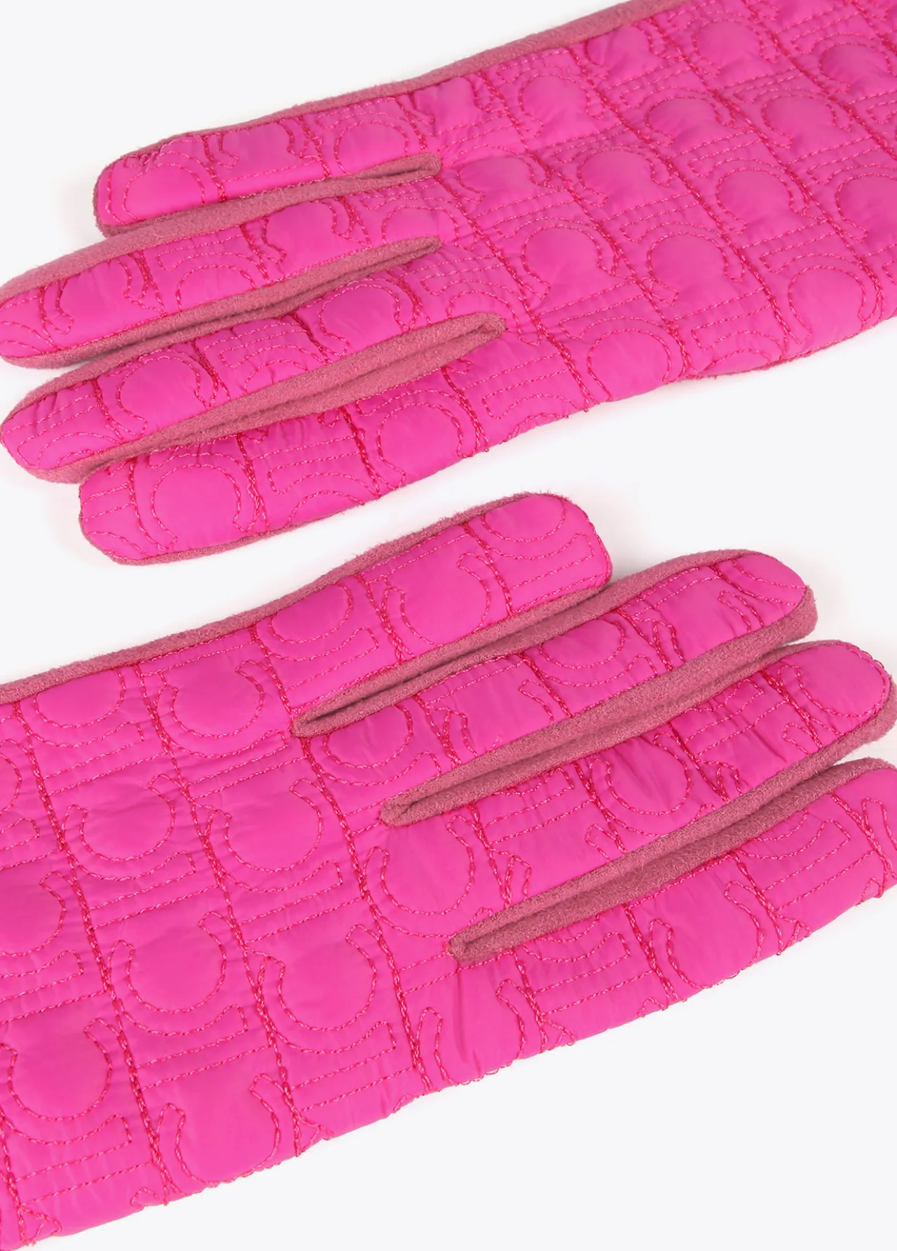guantes_acolchados_1.webp Lola Casademunt Gorros Sombreros Y Guantes<Guantes acolchados NEGRO