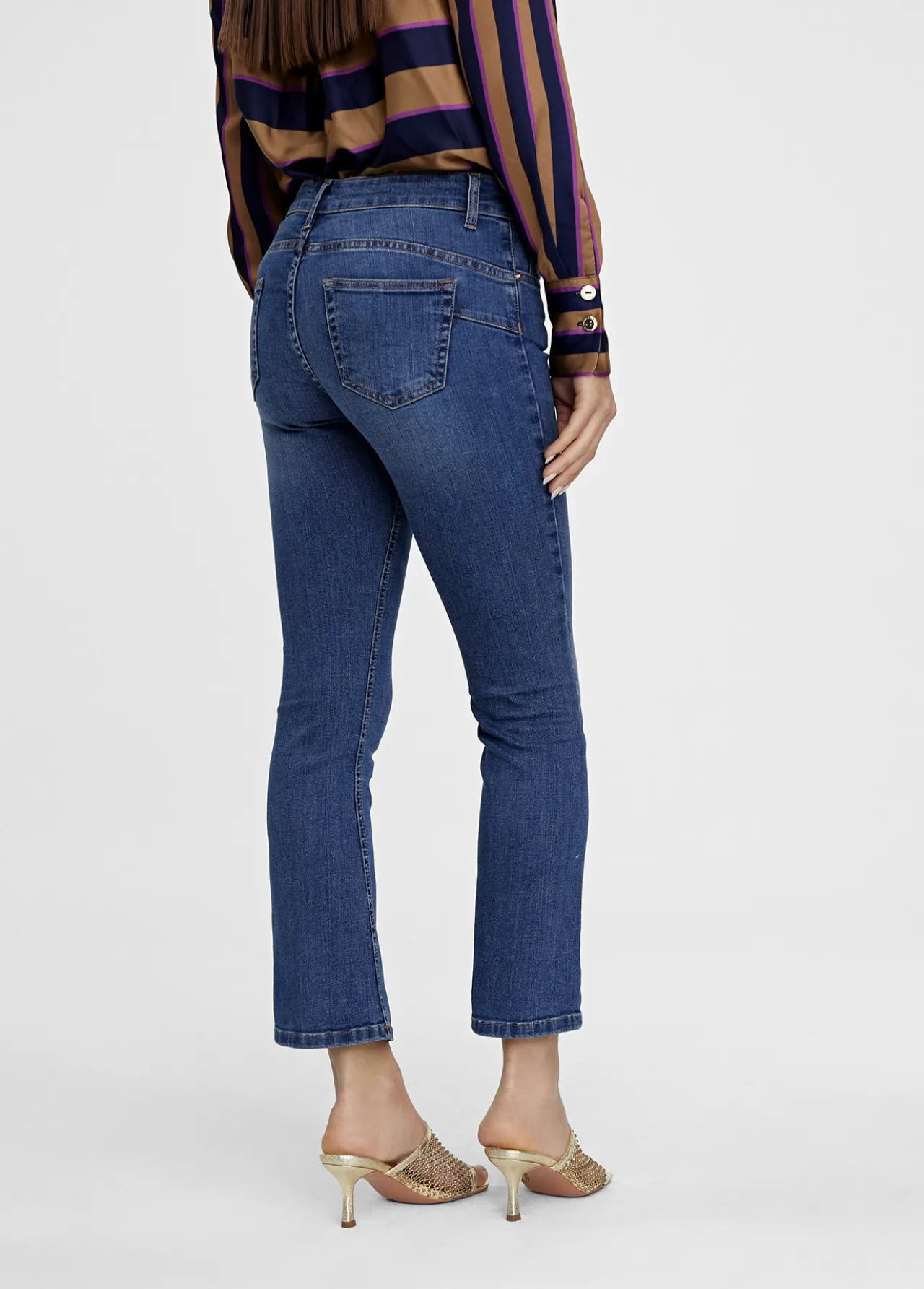 jeans_azul_campana_1.webp Lola Casademunt Pantalones<Jeans azul campana TEJANOMEDIO