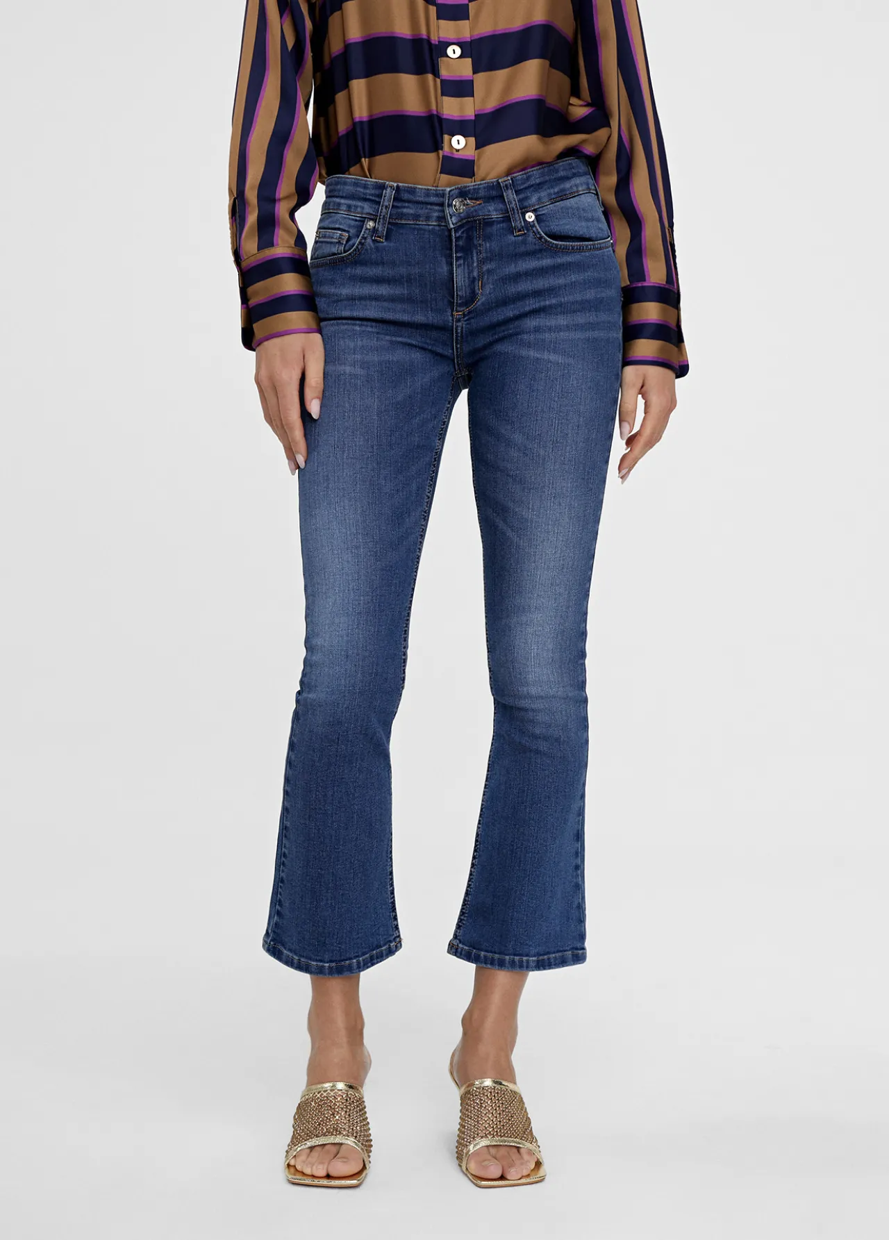 jeans_azul_campana_2.webp Lola Casademunt Pantalones<Jeans azul campana TEJANOMEDIO