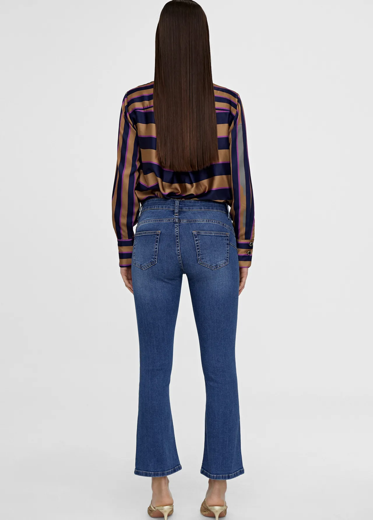 jeans_azul_campana_3.webp Lola Casademunt Pantalones<Jeans azul campana TEJANOMEDIO