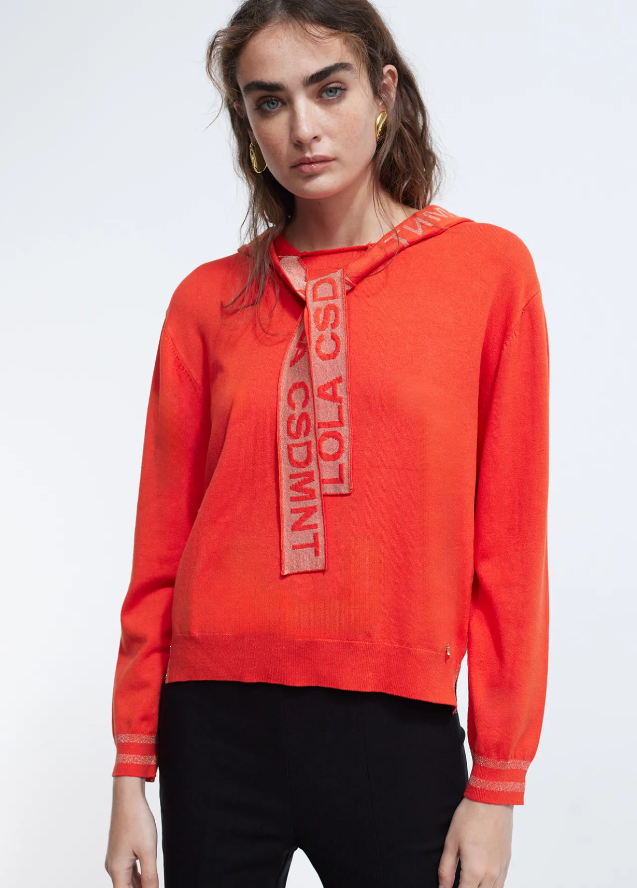 jersey_con_capucha_2-1.webp Lola Casademunt Punto<Jersey con capucha NEGRO-METAL