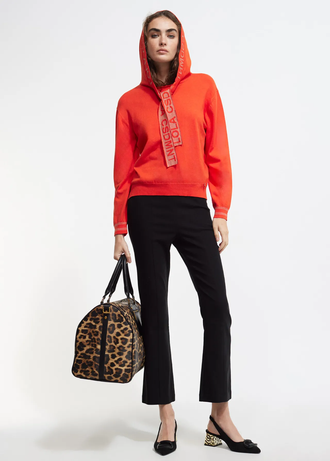 jersey_con_capucha_3-1.webp Lola Casademunt Punto<Jersey con capucha NEGRO-METAL