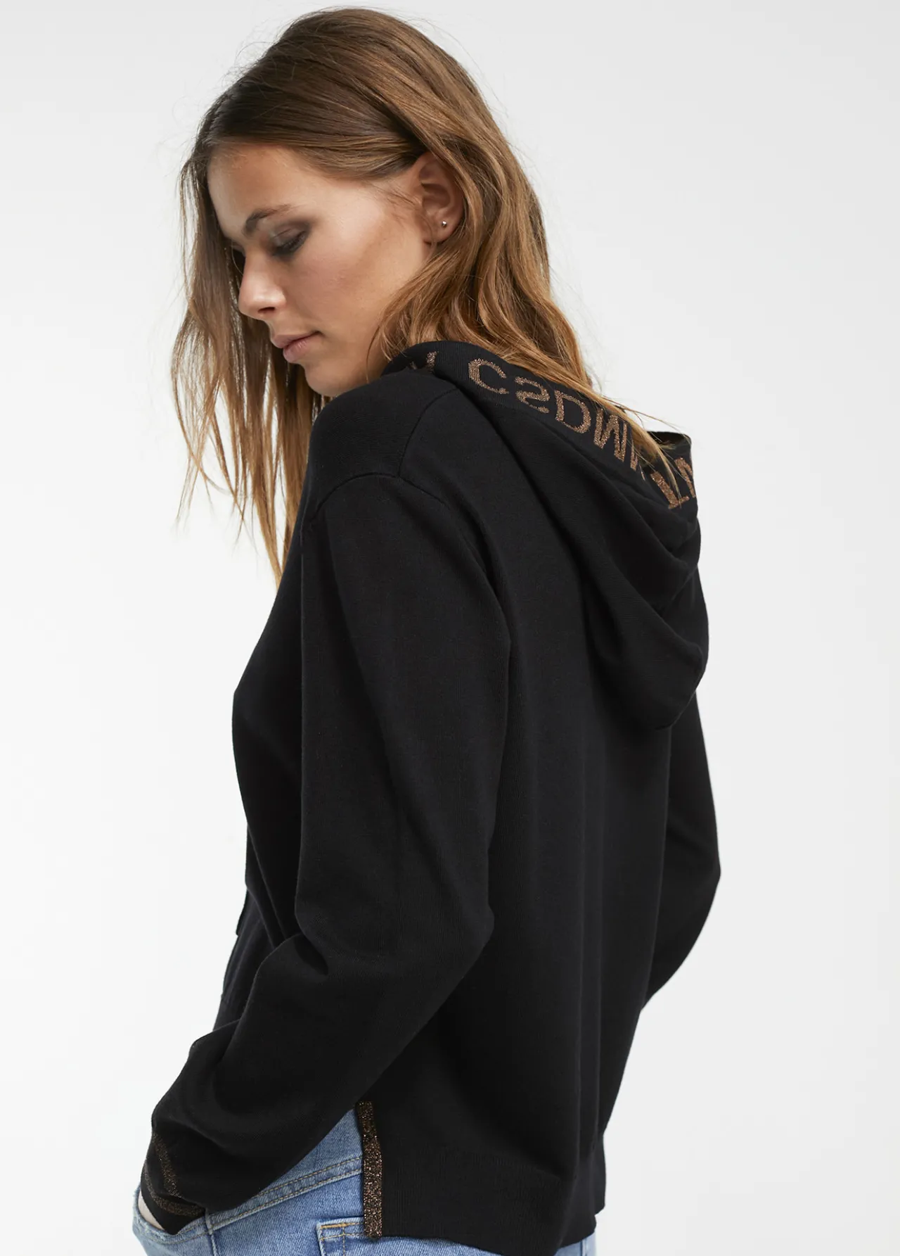 jersey_con_capucha_4.webp Lola Casademunt Punto<Jersey con capucha NEGRO-METAL