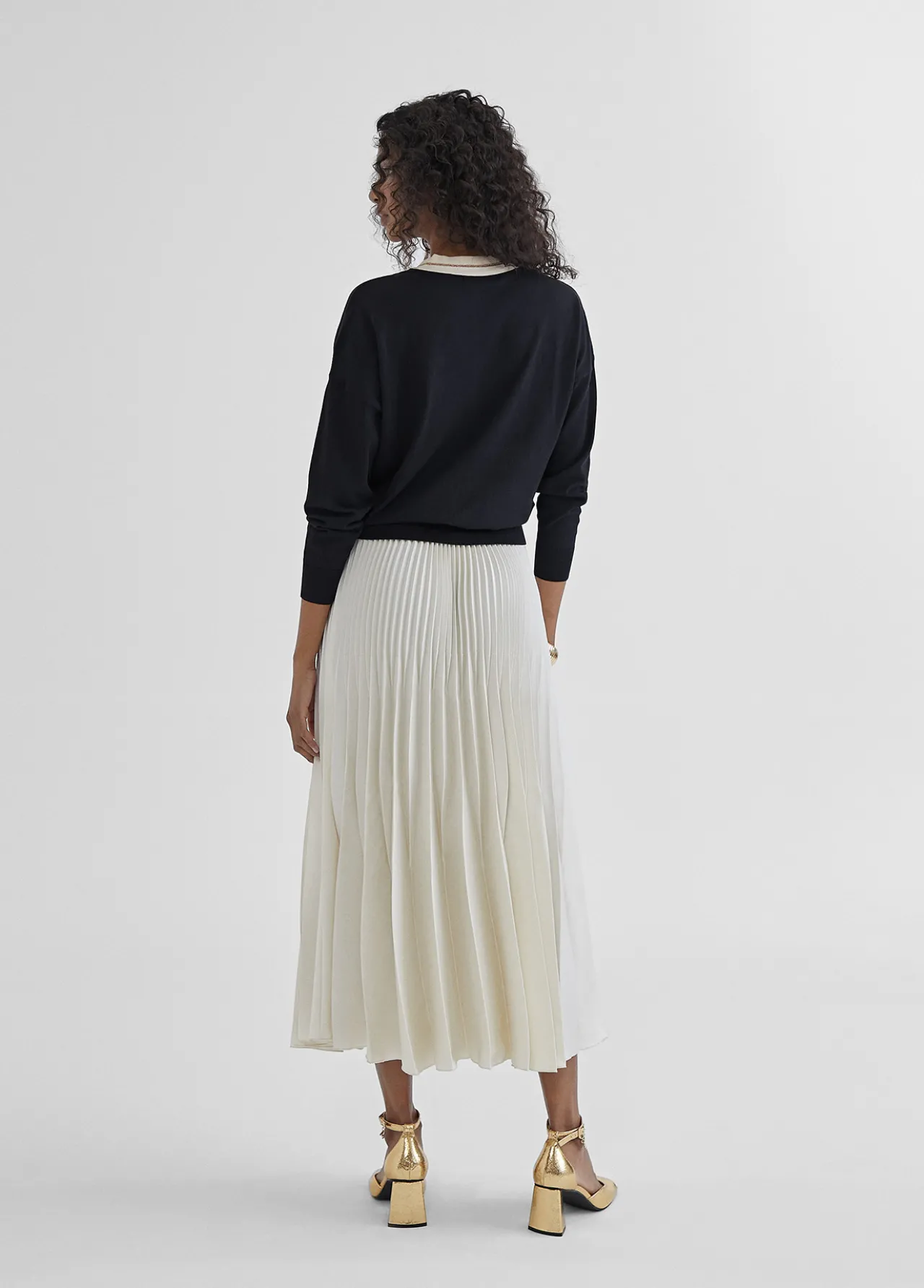 jersey_cuello_pico_6.webp Lola Casademunt Punto<Jersey cuello pico NEGRO-CRUDO