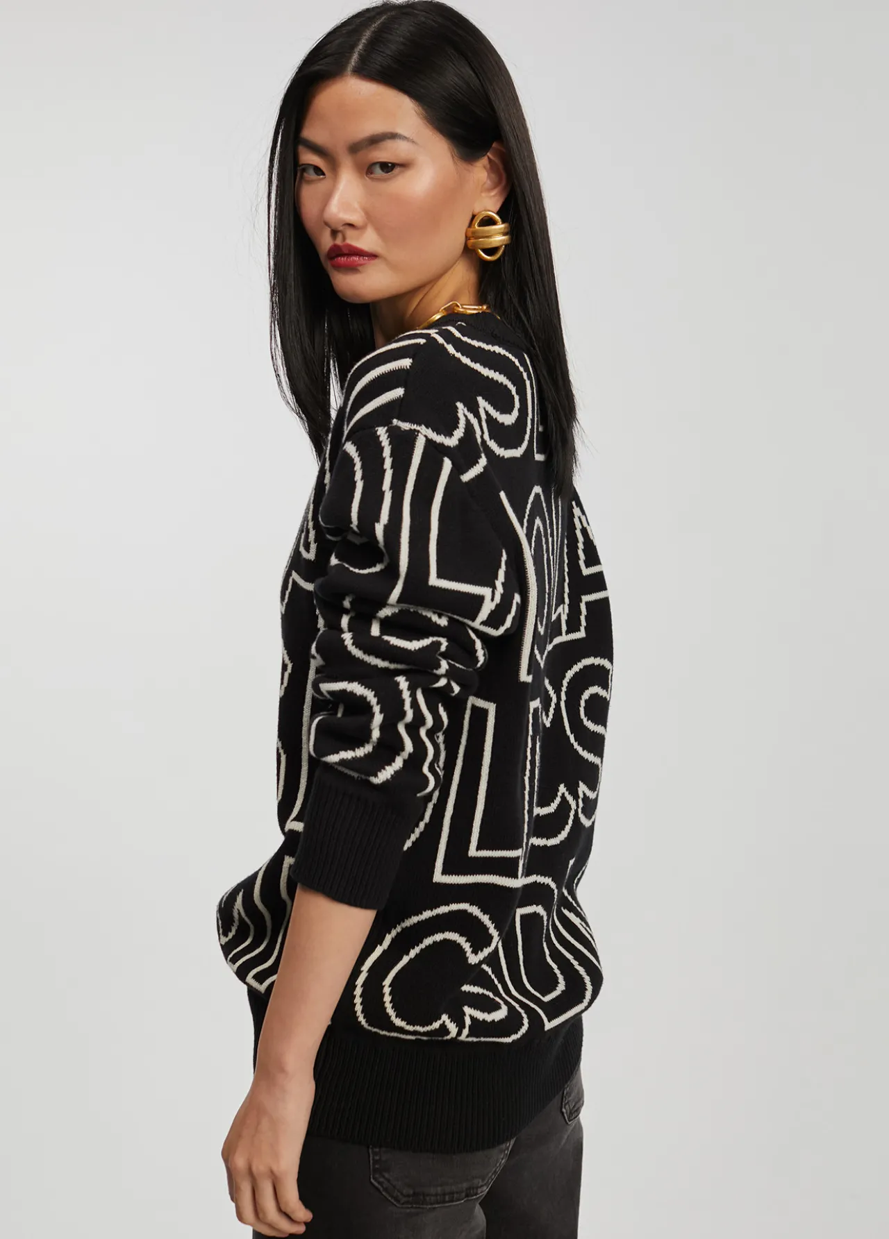 jersey_de_punto_letras_4.webp Lola Casademunt Punto<Jersey de punto letras NEGRO-BLANCO