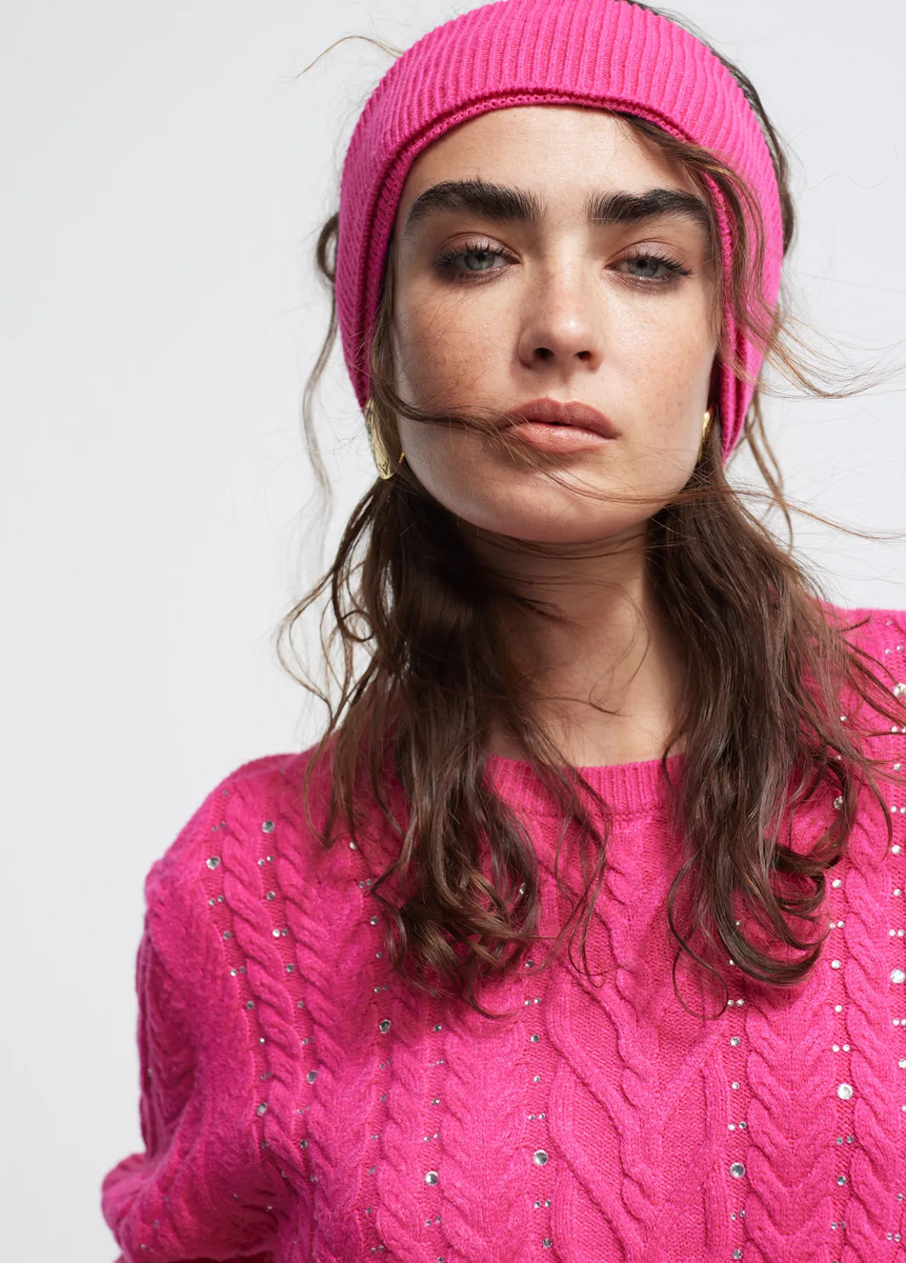 jersey_detalle_strass_1-3.webp Lola Casademunt Punto<Jersey detalle strass FUCSIA