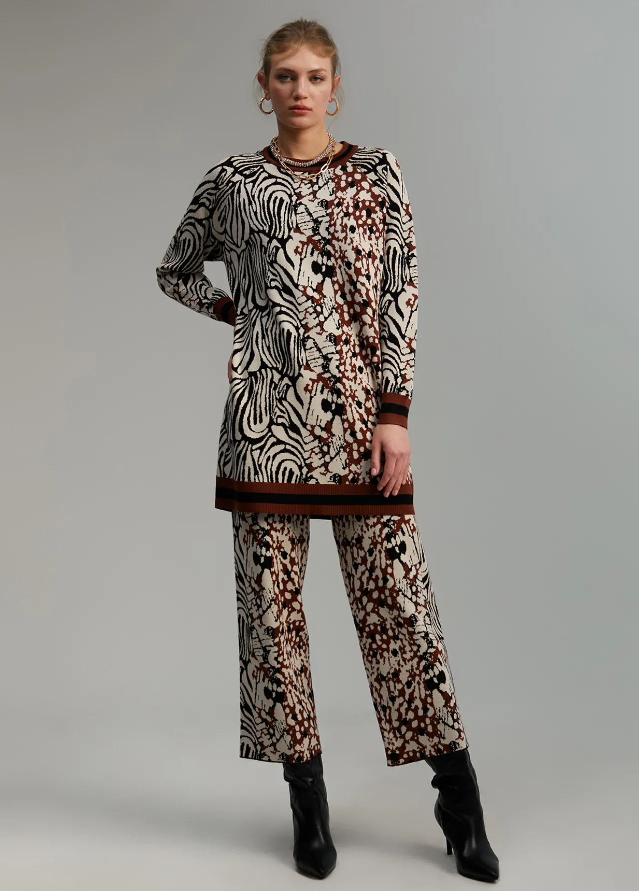 jersey_punto_estampado_1.webp Lola Casademunt Animal Print | Punto<Jersey punto estampado MARRON-NEGRO