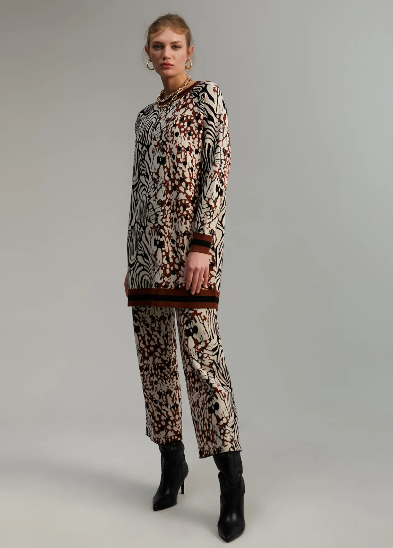 jersey_punto_estampado_5.webp Lola Casademunt Animal Print | Punto<Jersey punto estampado MARRON-NEGRO