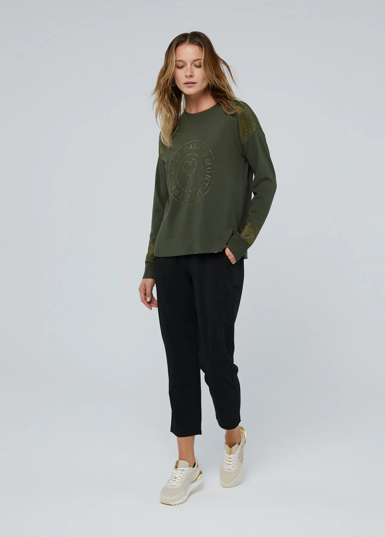 jersey_punto_logo_strass_4.webp Lola Casademunt Punto | Sudaderas<Jersey punto logo strass KAKI