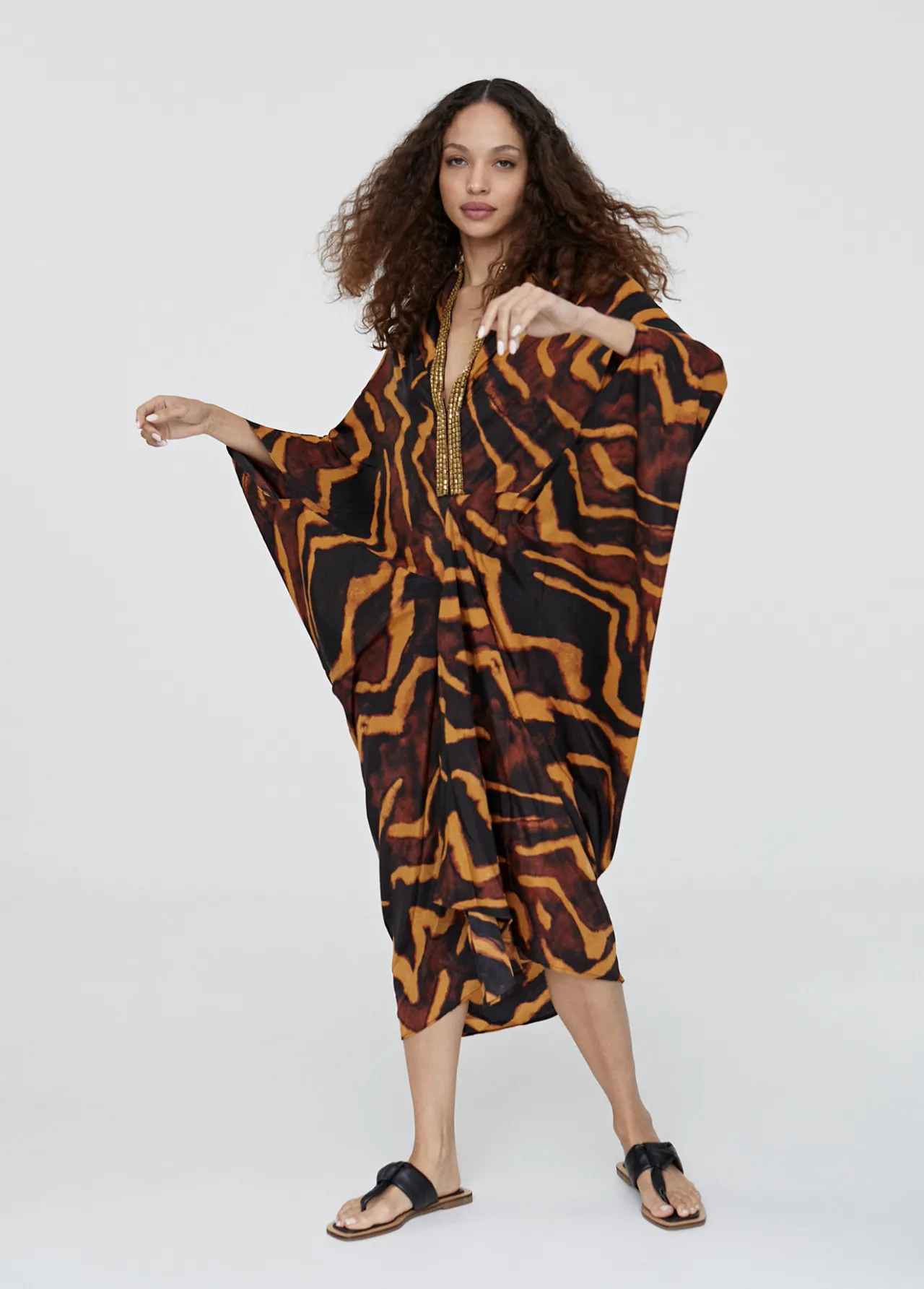 kimono_estampado_en_cebra_2.webp Lola Casademunt Baño<Kimono estampado en cebra NEGRO-MARRON