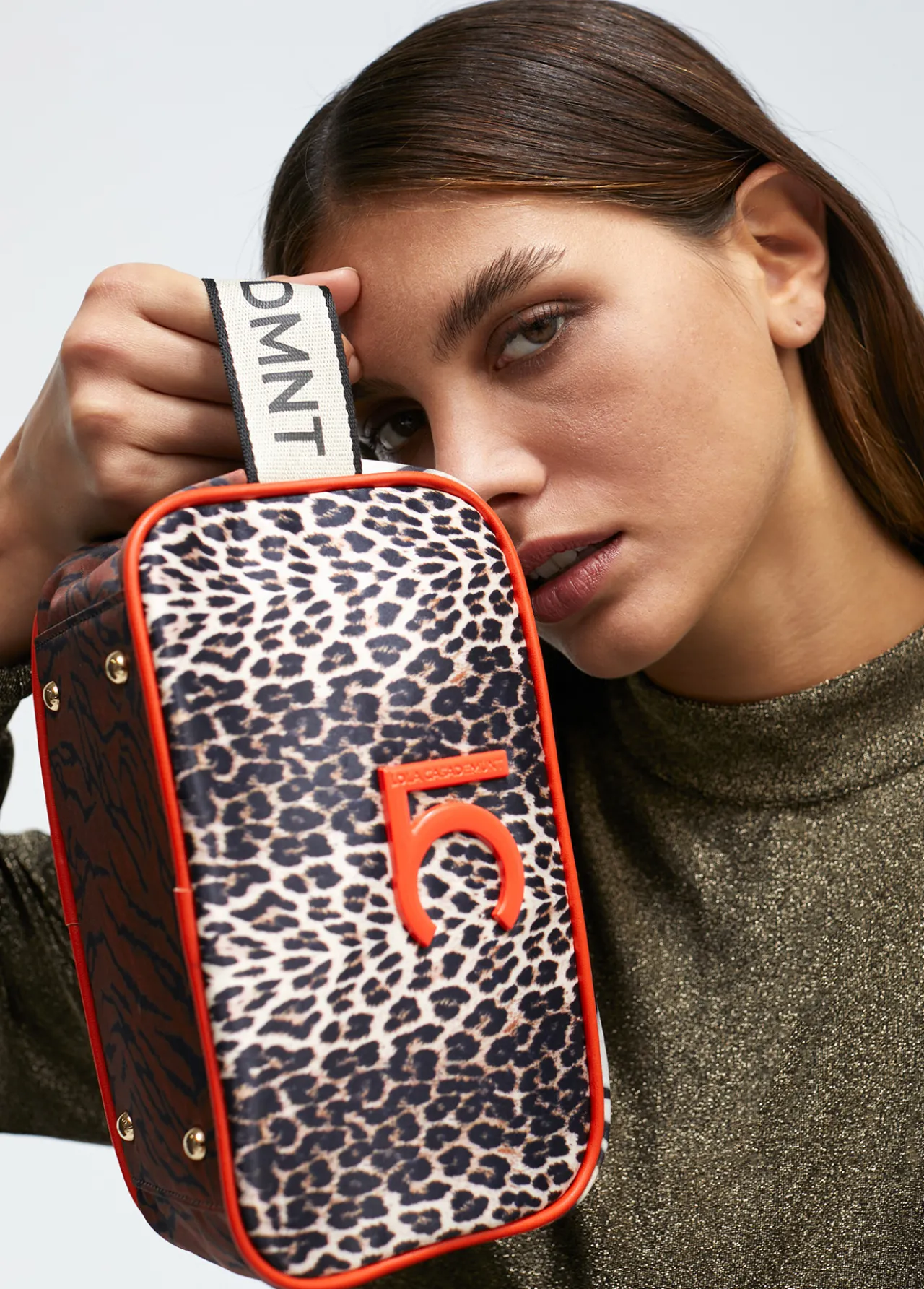 neceser_animal_print_1.webp Lola Casademunt Animal Print | Otros Complementos<Neceser animal print CRUDO-NEGRO