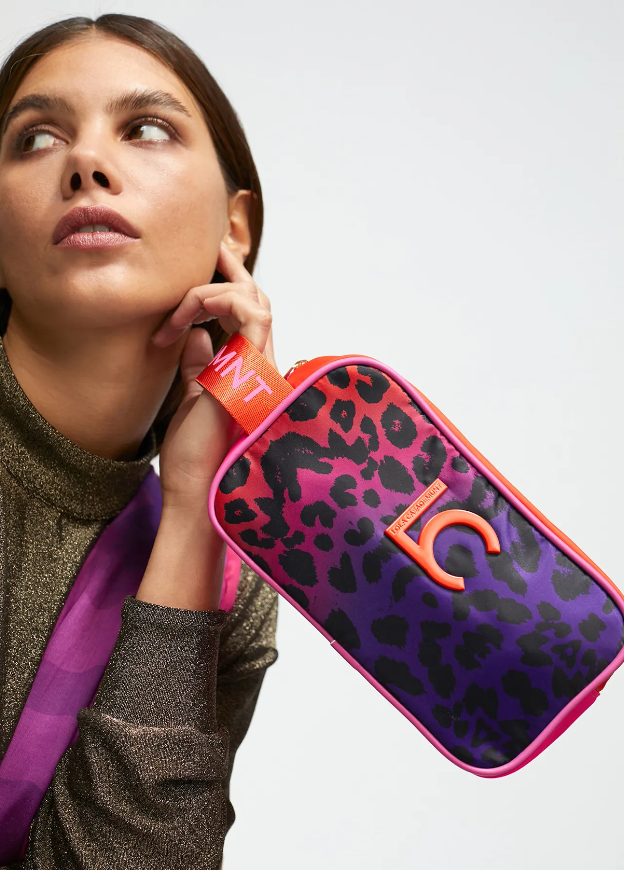 neceser_animal_print_multicolor_1.webp Lola Casademunt Otros Complementos | Bolsos De Mano Y Neceseres<Neceser animal print multicolor ROJO-LILA