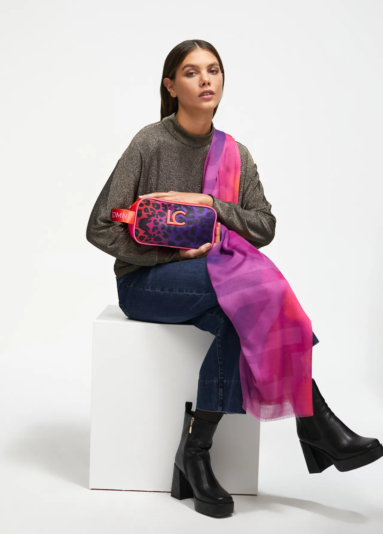 neceser_animal_print_multicolor_5.webp Lola Casademunt Otros Complementos | Bolsos De Mano Y Neceseres<Neceser animal print multicolor ROJO-LILA