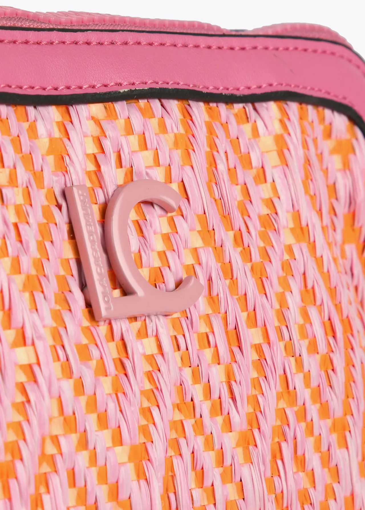 neceser_efecto_rafia_bicolor_3.webp Lola Casademunt Accesorios | Bolsos<Neceser efecto rafia bicolor ROSA-NARANJA