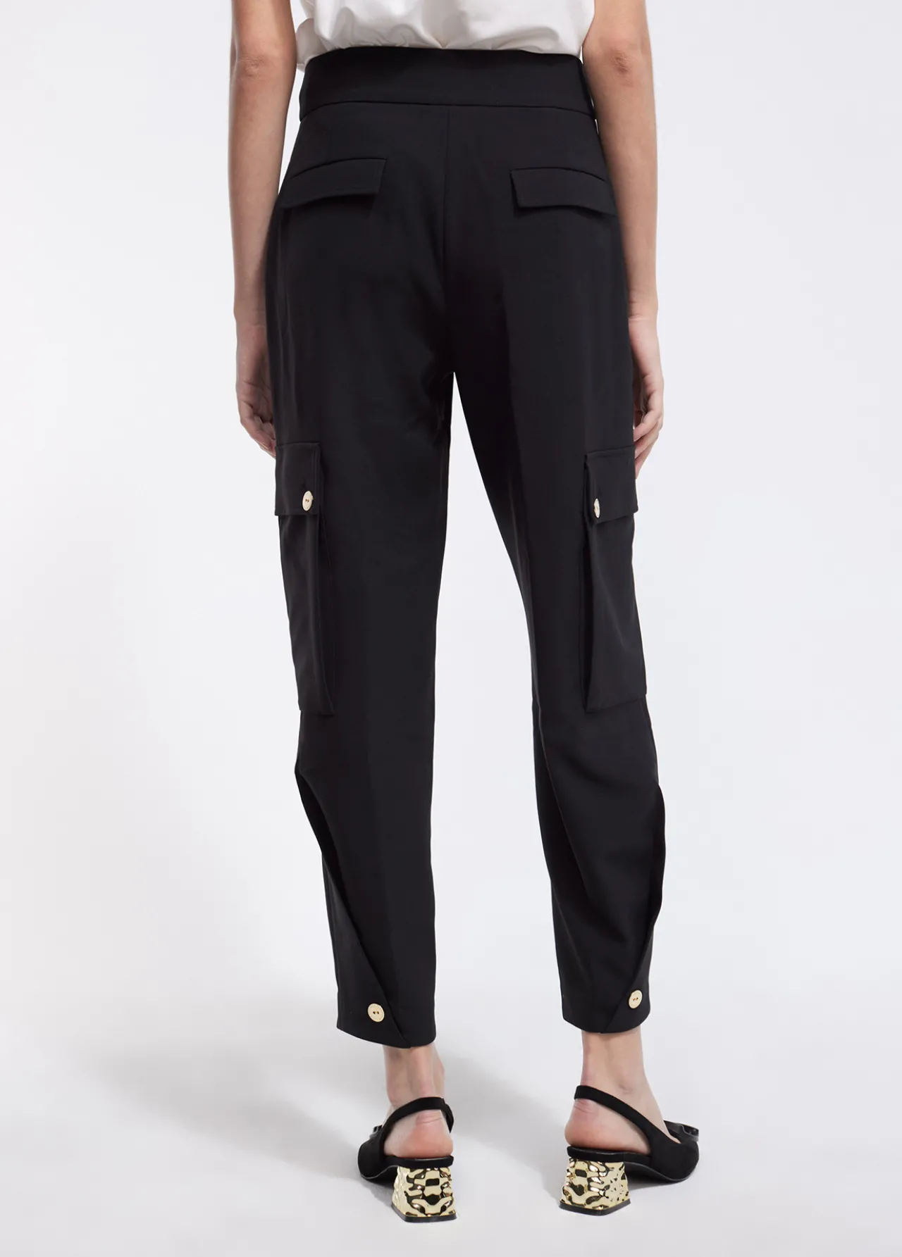 pantaln_cargo_bombacho_2.webp Lola Casademunt Pantalones<Pantalón cargo bombacho NEGRO
