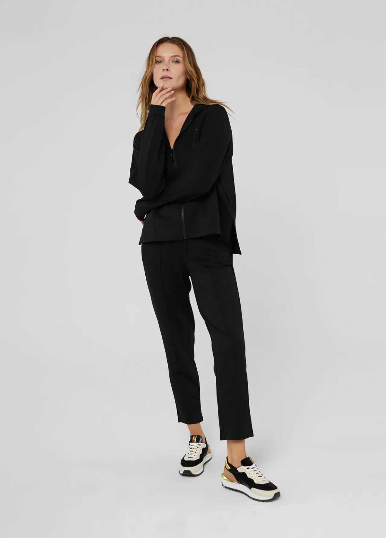 pantaln_chndal_jogger_0.webp Lola Casademunt Pantalones<Pantalón chándal jogger NEGRO