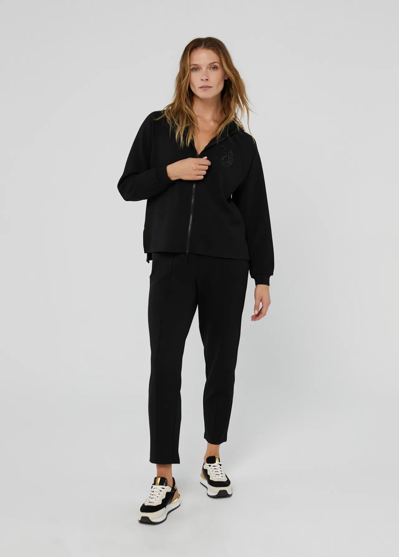 pantaln_chndal_jogger_2.webp Lola Casademunt Pantalones<Pantalón chándal jogger NEGRO