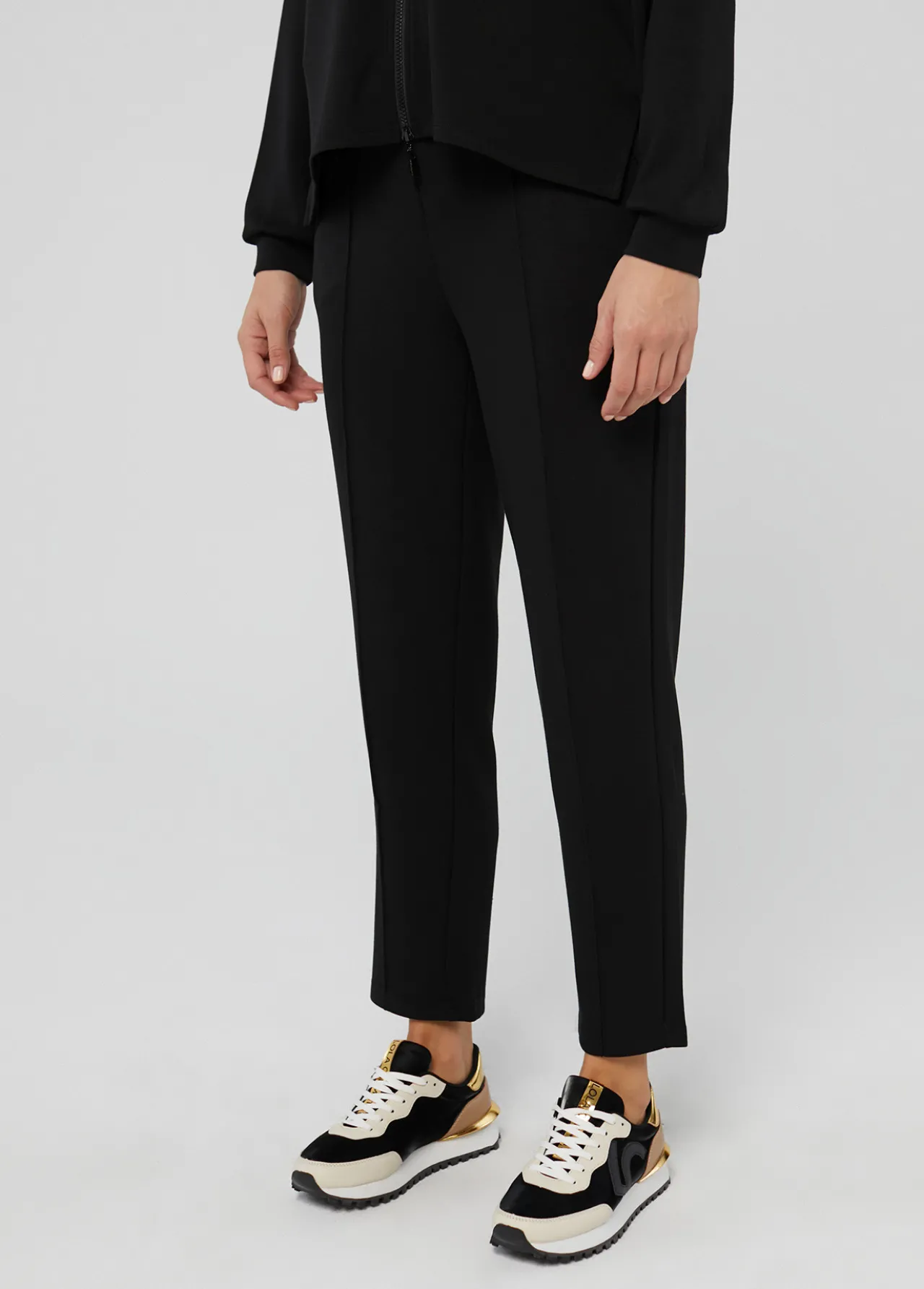 pantaln_chndal_jogger_3.webp Lola Casademunt Pantalones<Pantalón chándal jogger NEGRO
