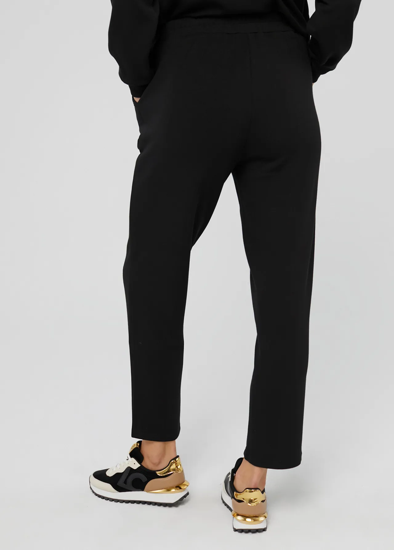 pantaln_chndal_jogger_4.webp Lola Casademunt Pantalones<Pantalón chándal jogger NEGRO