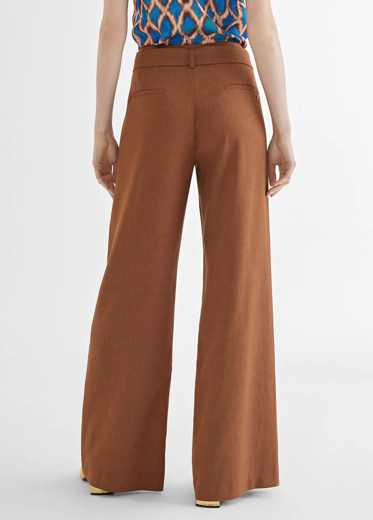 pantaln_cinturn_y_aberturas_4.webp Lola Casademunt Pantalones<Pantalón cinturón y aberturas MARRON