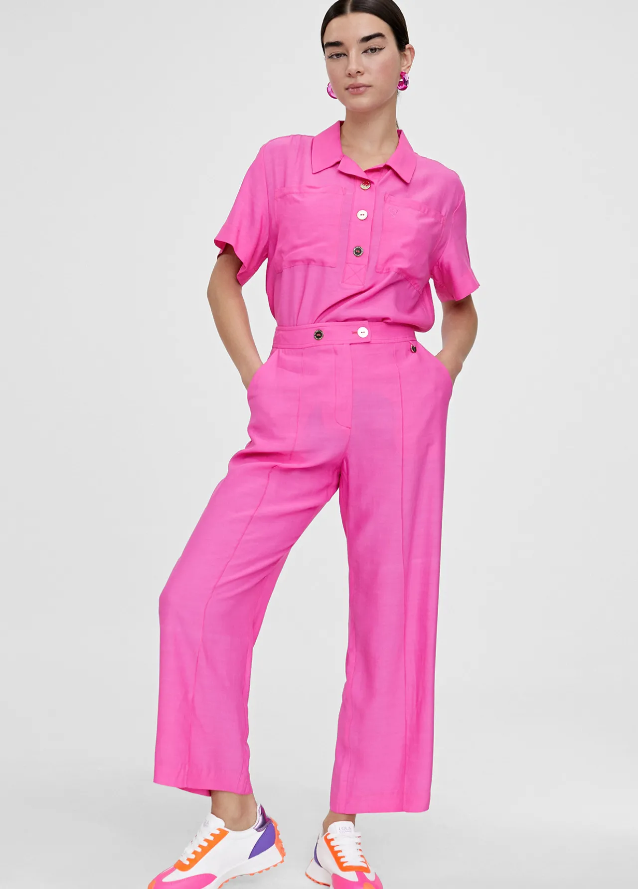 pantaln_cropped_monocolor_3.webp Lola Casademunt Pantalones<Pantalón cropped monocolor FUCSIA